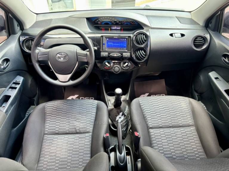 TOYOTA - ETIOS - 2014/2015 - Prata - R$ 46.900,00