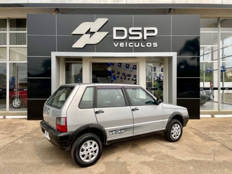 FIAT - UNO - 2010/2010 - Prata - R$ 27.900,00