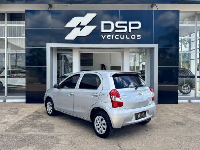 TOYOTA - ETIOS - 2014/2015 - Prata - R$ 46.900,00