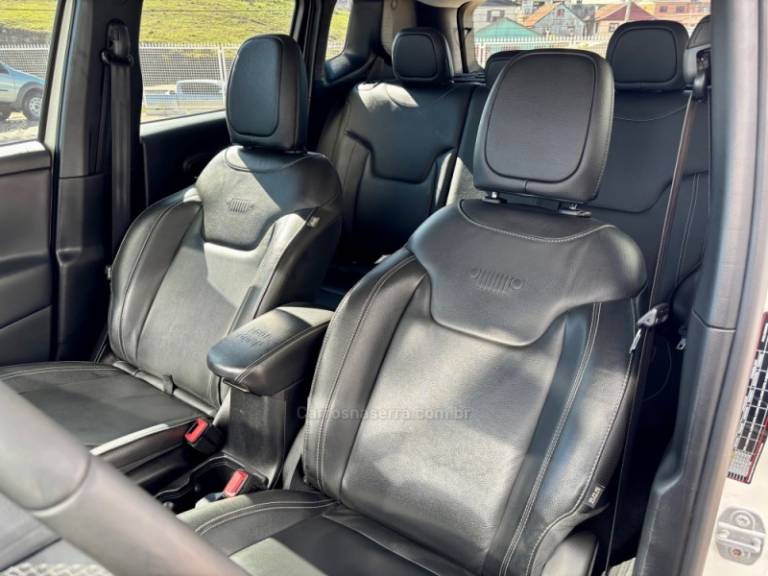 JEEP - RENEGADE - 2022/2022 - Branca - R$ 111.900,00