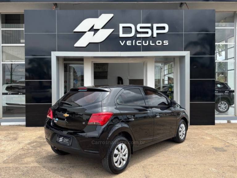 CHEVROLET - ONIX - 2017/2018 - Preta - R$ 57.900,00