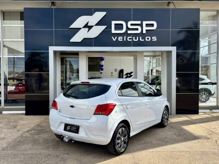 CHEVROLET - ONIX - 2021/2021 - Branca - R$ 65.900,00