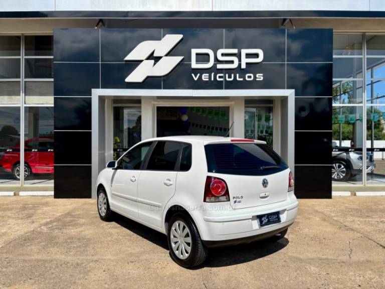 VOLKSWAGEN - POLO - 2011/2012 - Branca - R$ 41.900,00