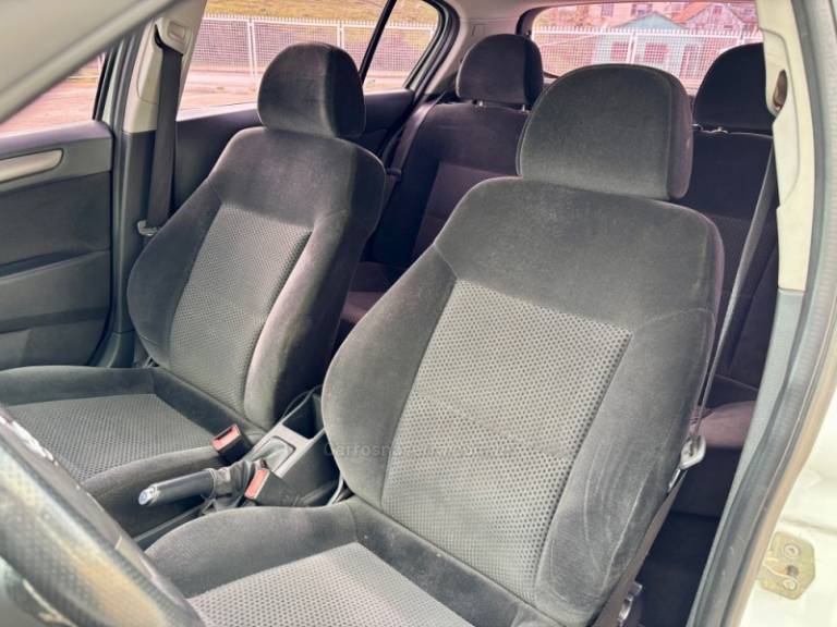 CHEVROLET - VECTRA - 2010/2011 - Branca - R$ 43.900,00