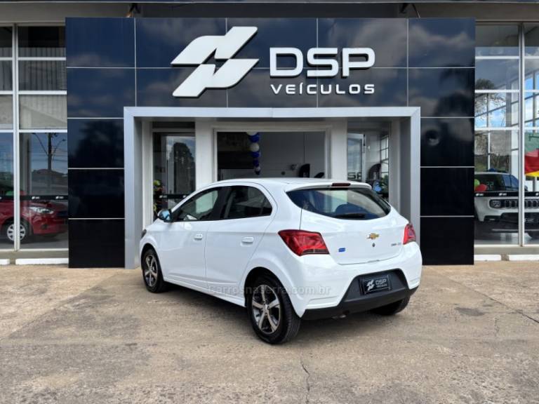 CHEVROLET - ONIX - 2016/2017 - Branca - R$ 64.900,00