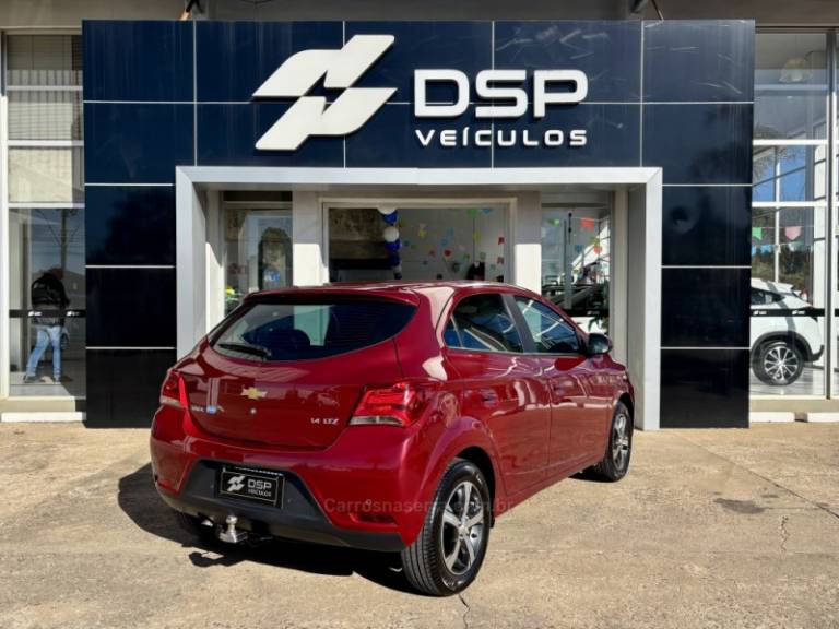 CHEVROLET - ONIX - 2017/2018 - Vermelha - R$ 66.900,00