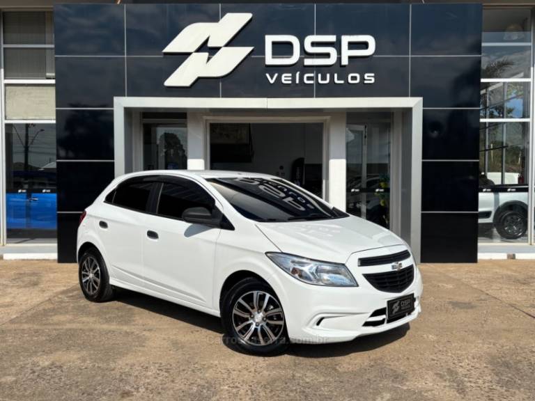 CHEVROLET - ONIX - 2016/2017 - Branca - R$ 48.900,00