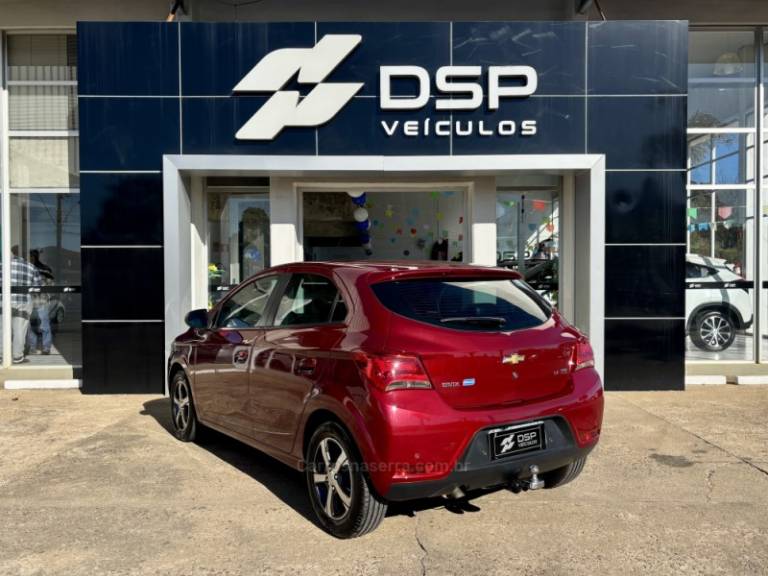 CHEVROLET - ONIX - 2017/2018 - Vermelha - R$ 66.900,00