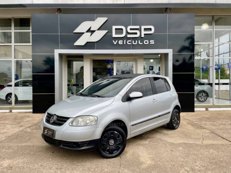 VOLKSWAGEN - FOX - 2008/2008 - Prata - R$ 18.900,00