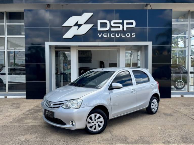TOYOTA - ETIOS - 2014/2015 - Prata - R$ 46.900,00