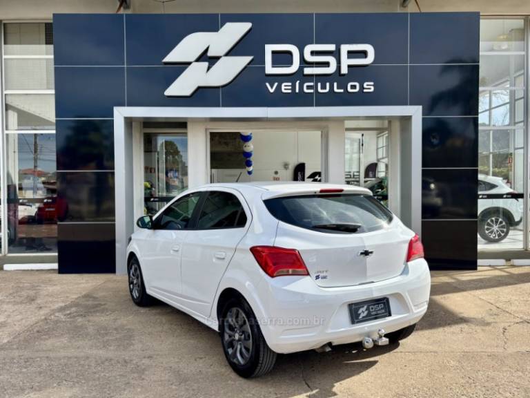 CHEVROLET - ONIX - 2021/2021 - Branca - R$ 65.900,00