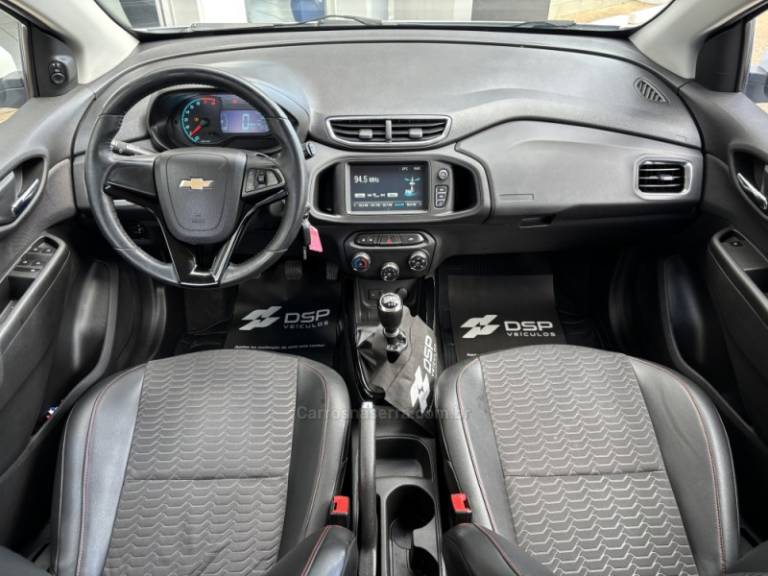 CHEVROLET - ONIX - 2016/2017 - Branca - R$ 64.900,00
