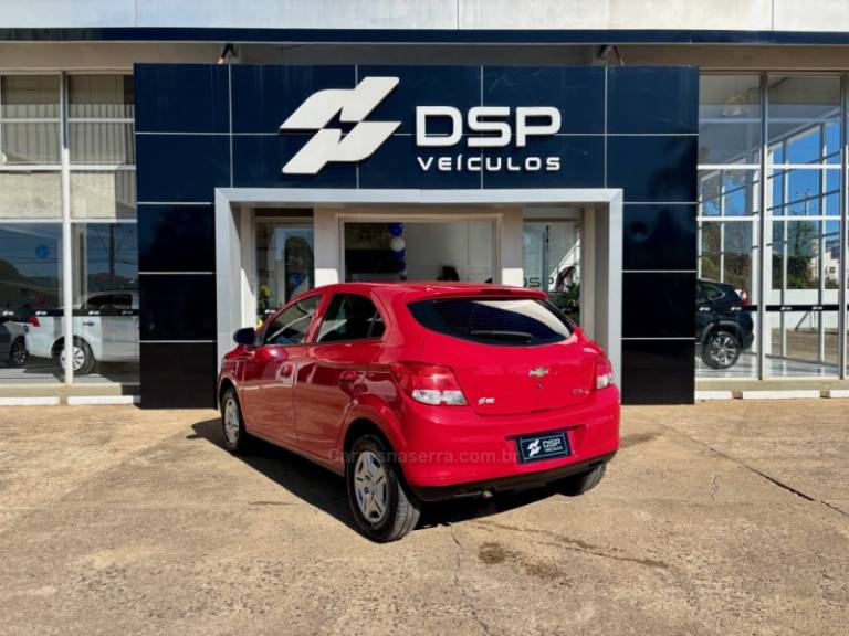 CHEVROLET - ONIX - 2014/2015 - Vermelha - R$ 47.900,00