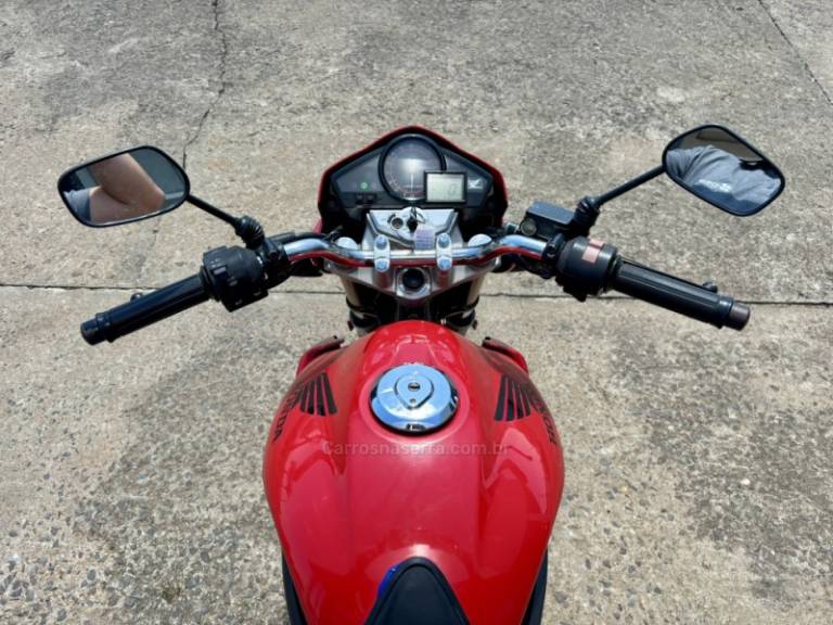 HONDA - CB 300R - 2015/2015 - Vermelha - R$ 16.900,00