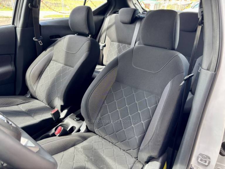 NISSAN - KICKS - 2018/2019 - Branca - R$ 87.900,00