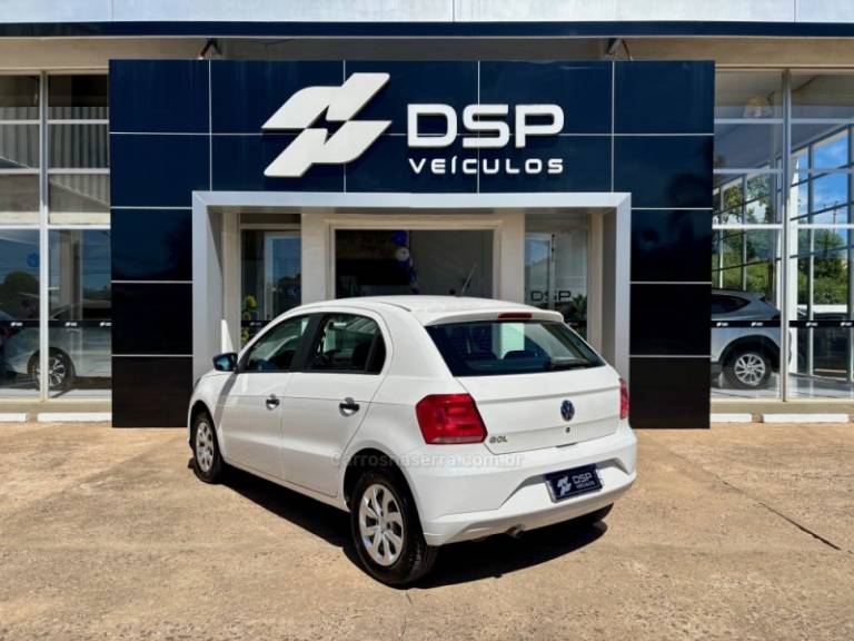 VOLKSWAGEN - GOL - 2022/2023 - Branca - R$ 61.900,00