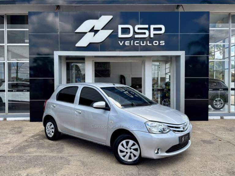TOYOTA - ETIOS - 2014/2015 - Prata - R$ 46.900,00